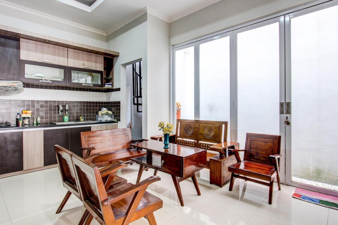 Oyo 92479 Pasadena House Ξενοδοχείο Krapyak Εξωτερικό φωτογραφία